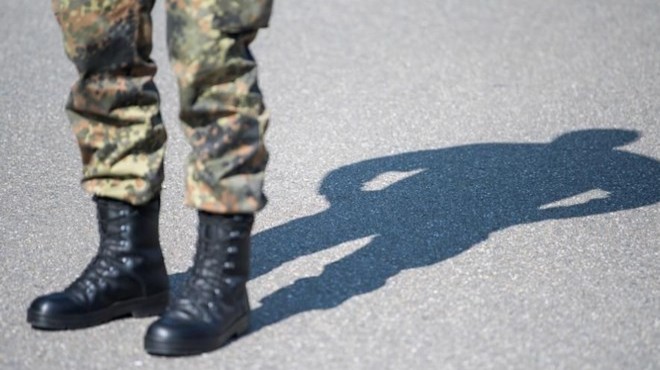 Kara Kuvvetleri nde FETÖ operasyonu: 27 gözaltı