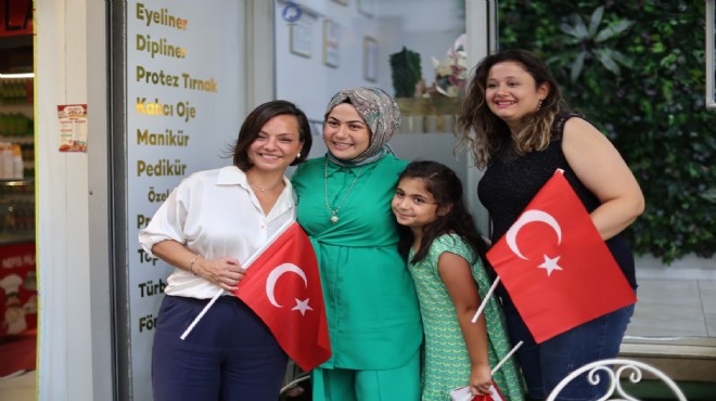 Karabağlar 30 Ağustos'ta Türk bayraklarıyla donatıldı