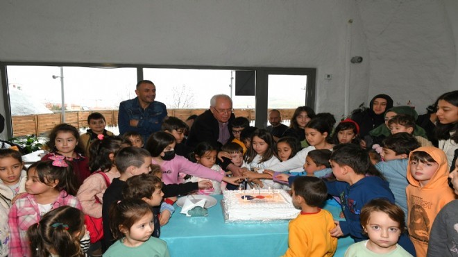 Karabağlar da bilim merkezine pastalı kutlama