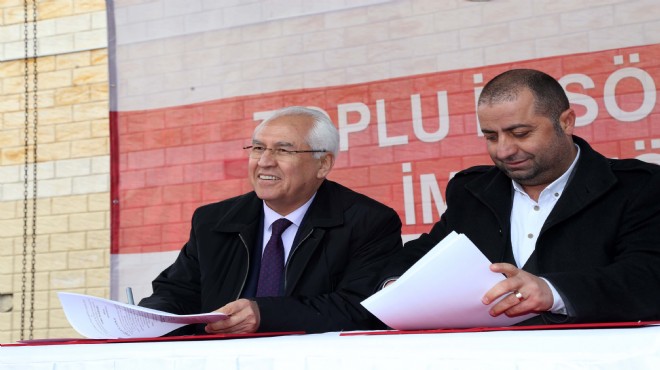 Karabağlar’da miting gibi toplu sözleşme töreni!