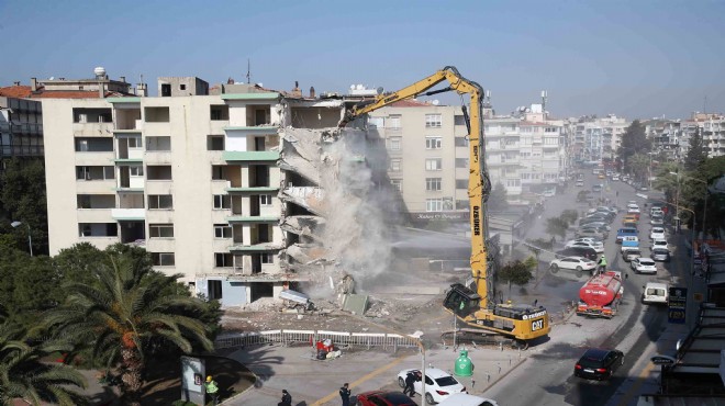 Karşıyaka Belediyesi nden  eğik bina  açıklaması