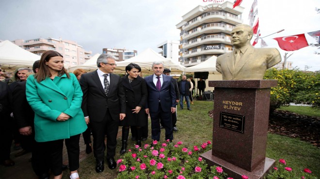 Karşıyaka da anlamlı anma: Aliyev büstü açıldı