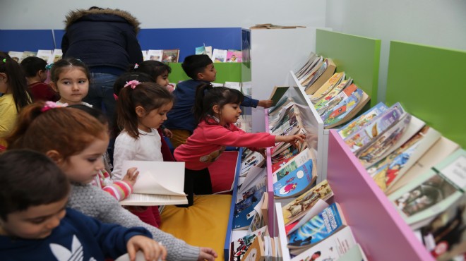Karşıyaka nın renkli kütüphanesi çocukların gözdesi!