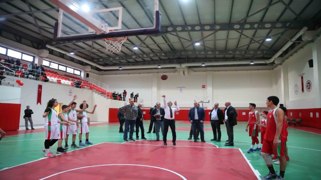 Karşıyaka nın yeni arenası kapılarını açtı