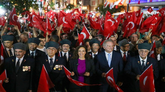 Karşıyaka sokakları kırmızı beyaza büründü