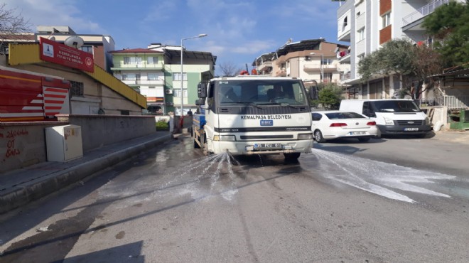 Kemalpaşa’da sokaklar dezenfekte ediliyor