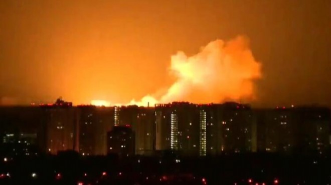 Kiev de çok büyük patlama... Siren sesleri yükseliyor!