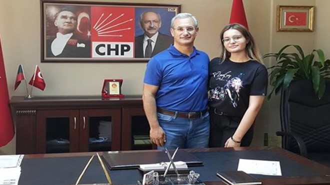 Kızını CHP ye üye yaptı, örgüte o mesajı verdi!