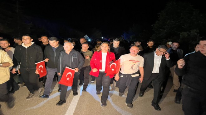 Kocatepe de Zafer coşkusu: Kılıçdaroğlu ve Uysal da yürüdü!