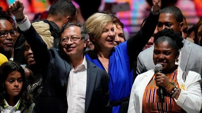Kolombiya da seçimin galibi solcu aday Petro
