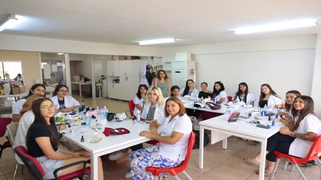 Konak'ta kadınlar ücretsiz kurslarla meslek öğreniyor