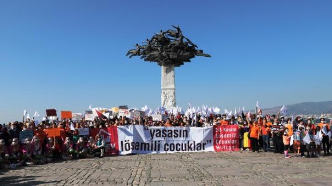 LÖSEV gönüllüleri, Büyük İzmir Korteji nde yürüdü