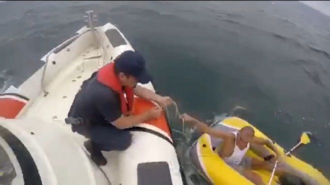 Lastik botla sürüklenirken Sahil Güvenlik kurtardı