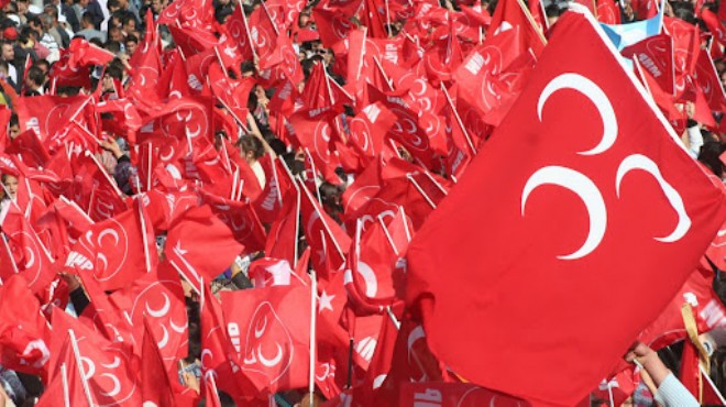 MHP Çeşme'de istifalar sürüyor