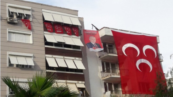 MHP İzmir de bayrak çağrısı!