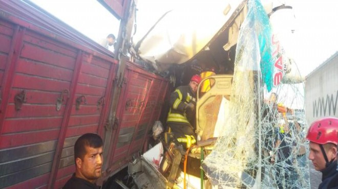 Manisa-Turgutlu yolunda feci kaza: 1 ölü, 30 yaralı