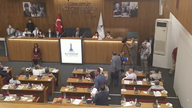 Meclis oturumunda gerginlik: AK Parti salonu terk etti, Soyer den  demokrasi  çıkışı!