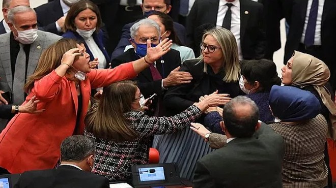 Mecliste bu kez kadın vekiller kavga etti!