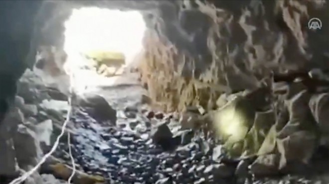 Mehmetçik teröristlerin Zap taki mağarasına girdi!