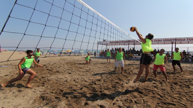 Menderes te plaj voleybolu heyecanı