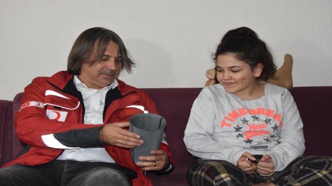 Menenjit yüzünden bacağını kaybeden Melis e Türk Kızılayı ndan destek