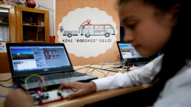 Mobil ekip yollarda: İzmir de  robotik eğitim  harekatı!