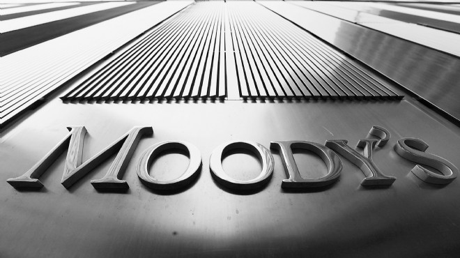 Moody s Rusya nın kredi notunu düşürdü