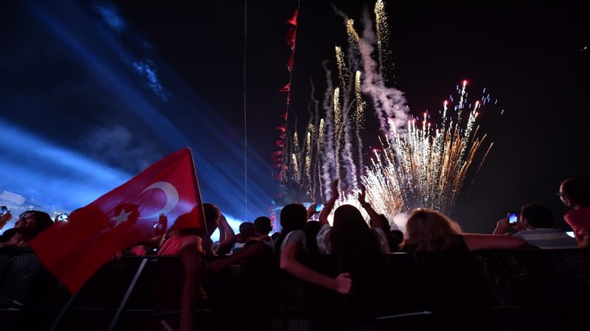 Muhteşem final: Doğum günün kutlu olsun İzmir