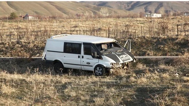 Mültecileri taşıyan minibüs takla attı: 4 ölü, 25 yaralı