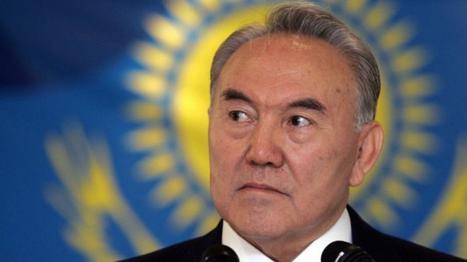 Nazarbayev in siyasi yetkileri kaldırıldı