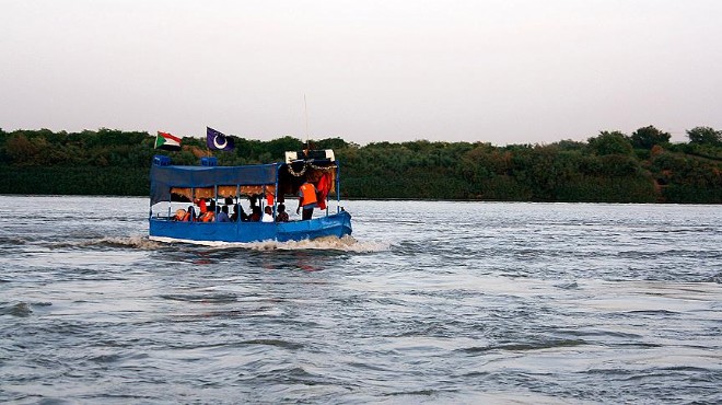 Nil Nehri nde öğrencileri taşıyan tekne battı: 23 ölü