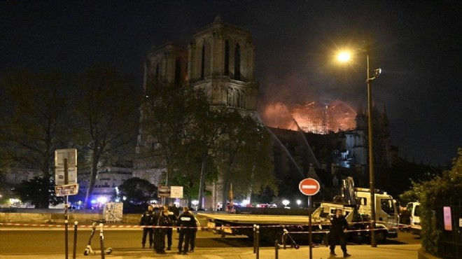 Notre Dame yangınında  kısa devre  şüphesi