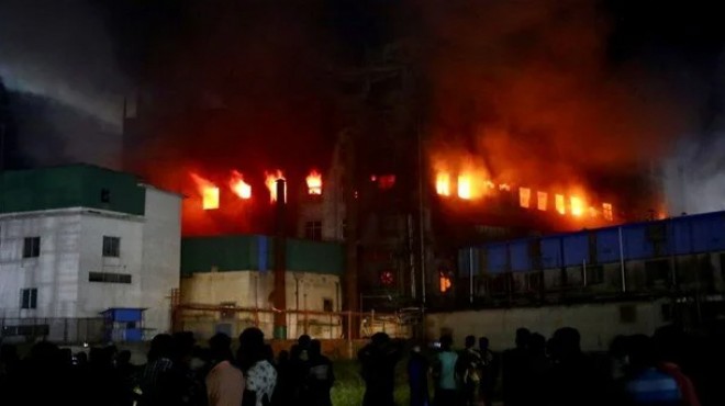 O ülkede fabrika yangını: En az 52 ölü
