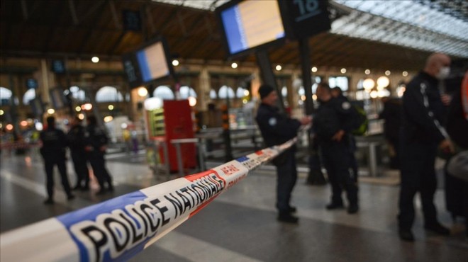 Paris te tren garında bıçaklı saldırı dehşeti!