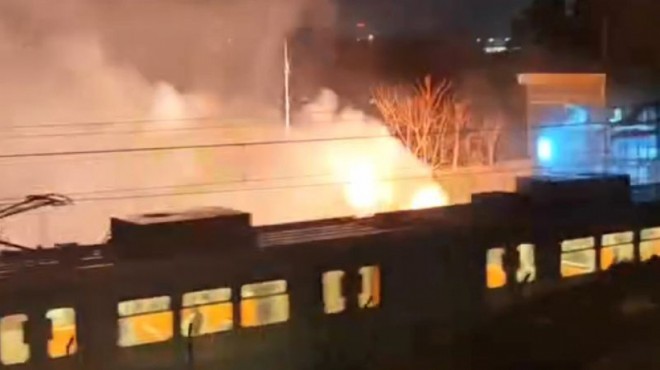 Patlamalar yaşandı: Metro durağında yangın paniği!