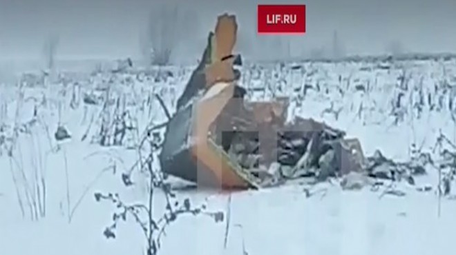 Rus yolcu uçağı Moskova da düştü: 71 ölü