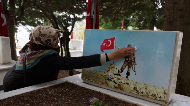 Şehit oğluna Afrin deki kahramanlıkları anlatıyor!