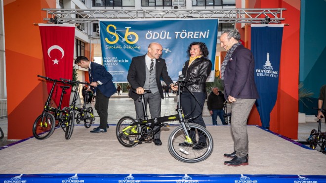 Soyer İzmirli bisikletçilere ödüllerini verdi