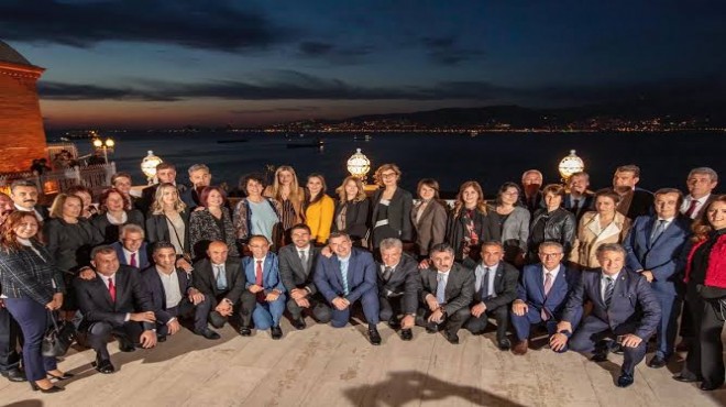 Soyer ve 30 başkan  İzmir in çatısı nda buluşacak!