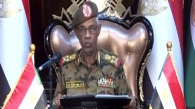 Sudan da Askeri Geçiş Konseyi Başkanı bıraktı