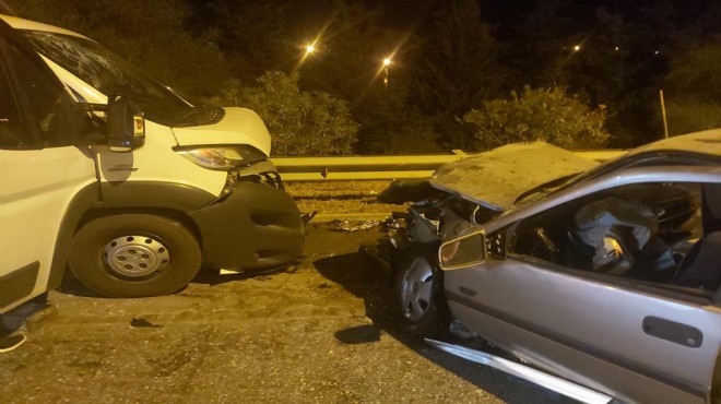 Sürücüsünün polisten kaçtığı çekici otomobille çarpıştı: 3 yaralı
