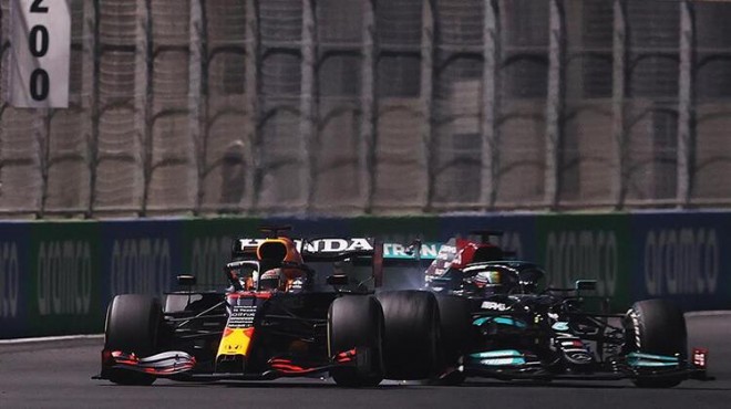 Suudi Arabistan GP de kazanan Lewis Hamilton!