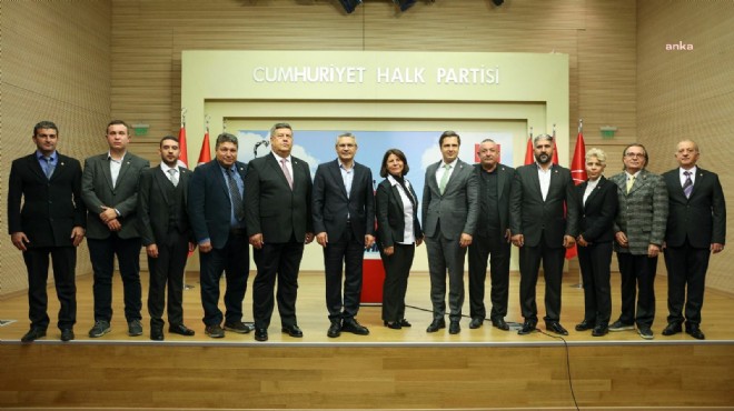 TDP den İzmirli 11 eski başkan ve yönetici CHP ye katıldı