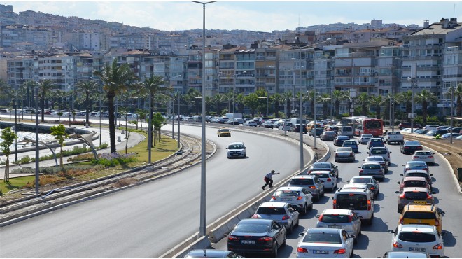 TÜİK açıkladı: İzmir de trafiğe kayıtlı kaç araç var?
