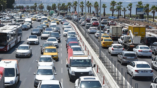 TÜİK açıkladı: İzmir de trafiğe kayıtlı kaç bin araç var?