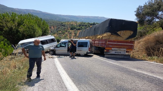 İşçileri taşıyan minibüs kaza yaptı: 12 yaralı!