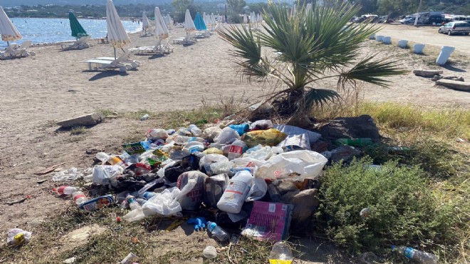 Tatilcilerden geriye plajlardaki çöpler kaldı!