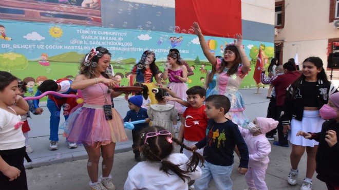 Çocuklara hastanede 23 Nisan sürprizi
