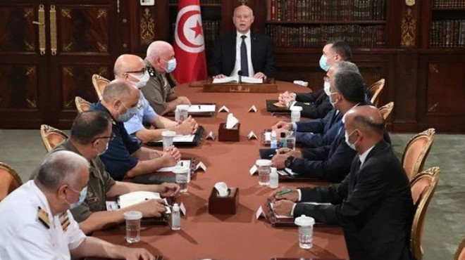 Tunus ta siyasi kriz: Başbakan görevden alındı!