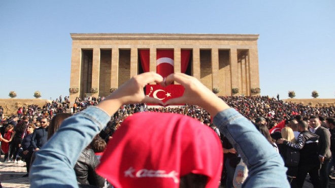Ata ya saygı günü: Türkiye Anıtkabir e akın etti!